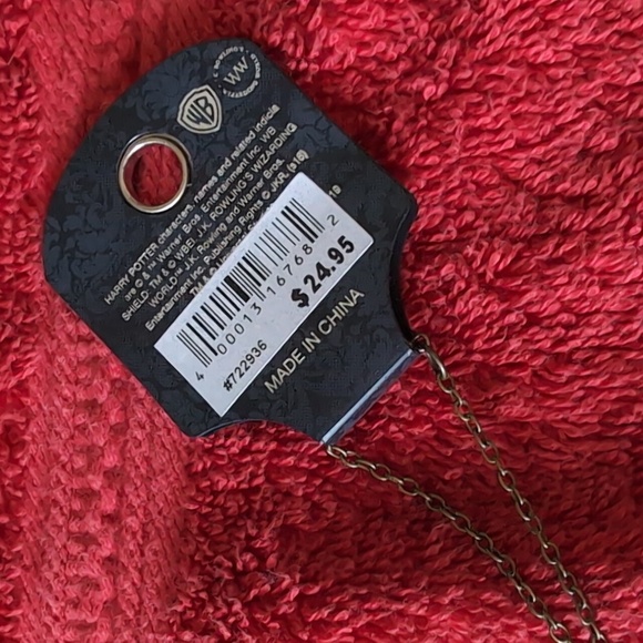 Harry Potter "Gryffindor" necklace - Picture 3 of 4